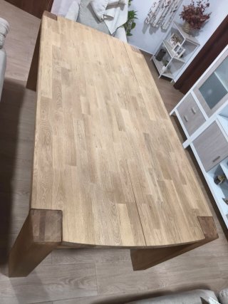 Mesa de comedor de madera