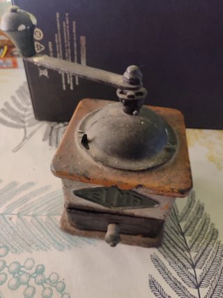 Molinillo de café antiguo