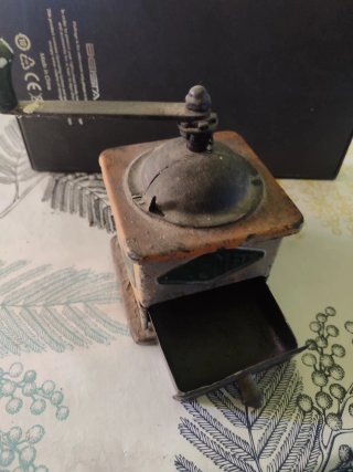 Molinillo de café antiguo