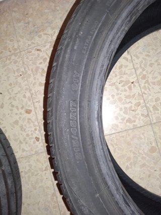 Neumáticos 215/45R17