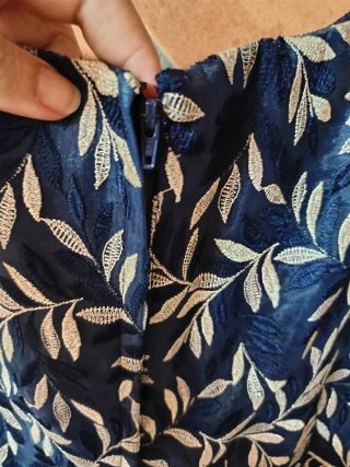 Vestido de fiesta azul y dorado