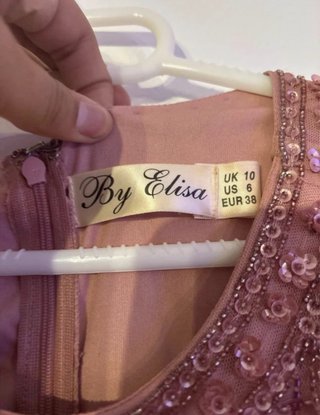 Vestido de fiesta rosa con pedrería