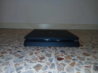 PS4 Nera + 2 Controller + 5 Giochi