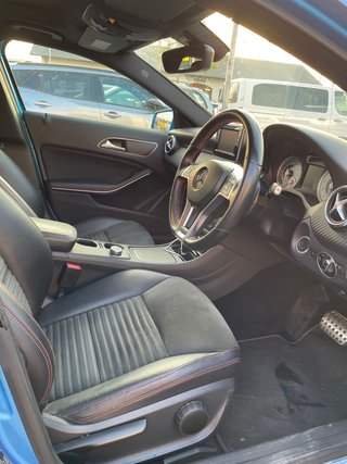 Mercedes-Benz A250 7G-DCT AMG Line (Volante RHD)