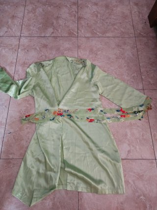 Bata de raso mujer verde y multicolor