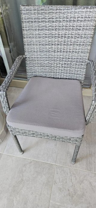 Mesa de cenmuebles jardín