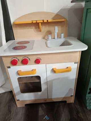 Cocinita de madera Hape con accesorios