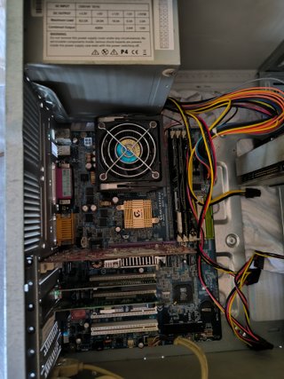 PC Retro Socket 478 Pentium 4 2.5GB RAM