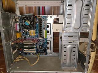 PC Retro Socket 478 Pentium 4 2.5GB RAM