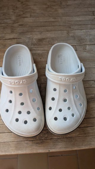 Zuecos Crocs azul celestes, talla j2