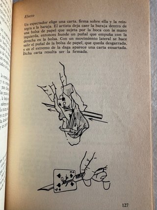 Libro antiguo sobre trucos de magia profesionales