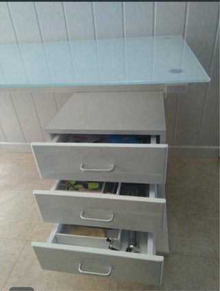 Mesa escritorio cristal y metal blanca