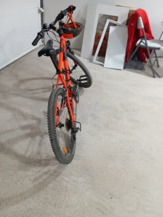 Bicicleta Montaña Roja B'Twin