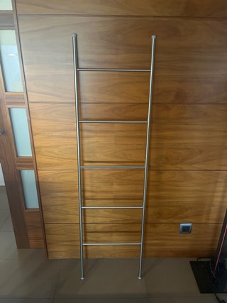 Escalera para toallas de metal