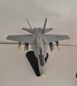 Modellini Aerei Militari F-4J e F/A-18 F 14
