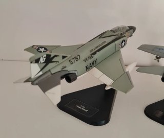Modellini Aerei Militari F-4J e F/A-18 F 14