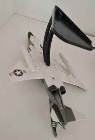 Modellini Aerei Militari F-4J e F/A-18 F 14