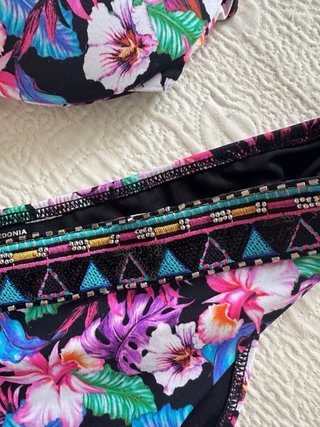 Bikini estampado floral completamente nuevo