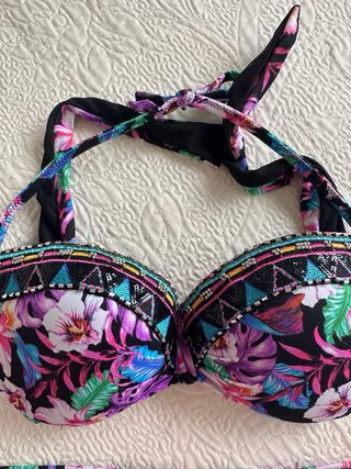 Bikini estampado floral completamente nuevo