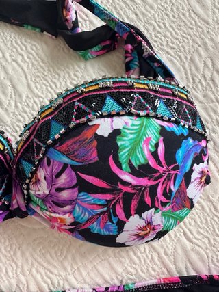 Bikini estampado floral completamente nuevo