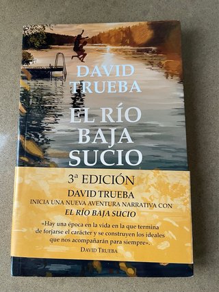 Libro lectura juvenil El río baja sucio
