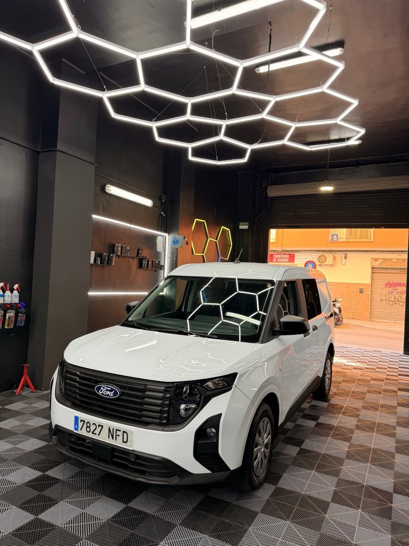 Ford Transit Courier 2025 - foto 1