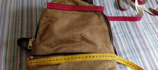 Mochila Marrón con Detalles Dorados