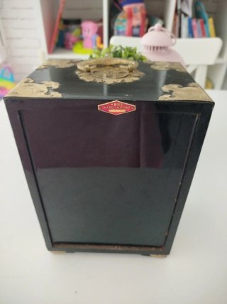 Joyero Chino Negro con Detalles Dorados