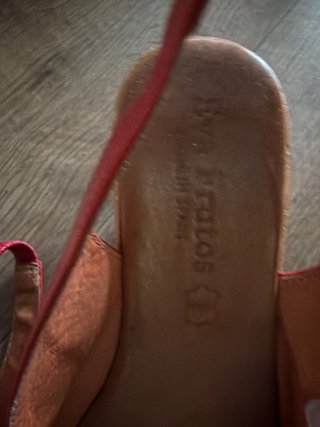 Sandalias rojas de cuña