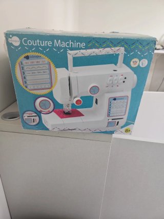 Máquina de coser ItsImagical Couture
