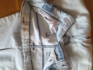 Pantalón tejano largo con raya lateral