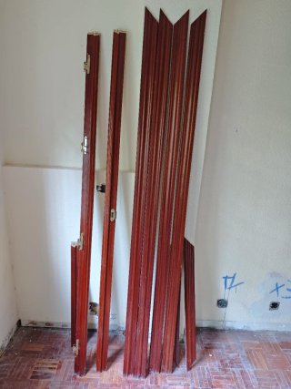 Puerta de madera Sapelly con cristal