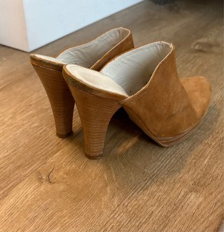 Zapatos de tacón marrones para mujer