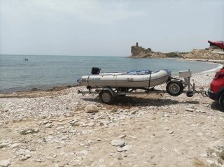 Barca hinchable Viamare con remolque