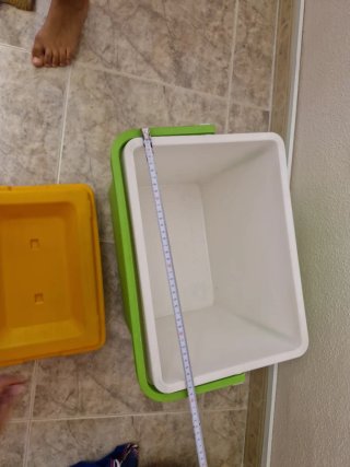 Nevera de picnic naranja y verde