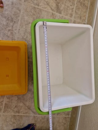 Nevera de picnic naranja y verde