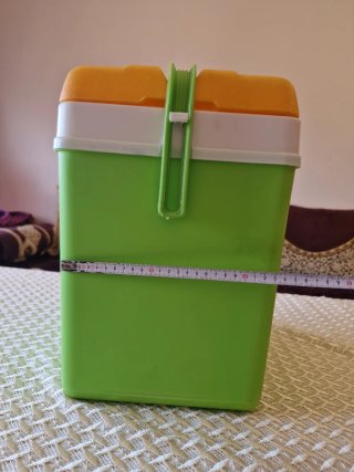 Nevera de picnic naranja y verde