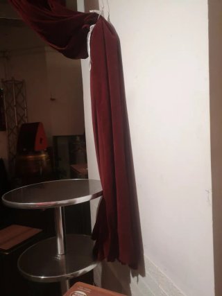Cortinas de terciopelo burdeos