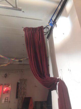 Cortinas de terciopelo burdeos