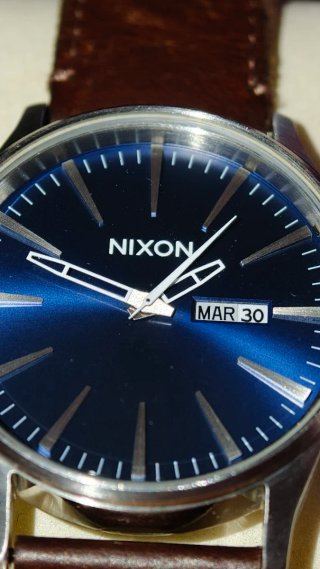 Reloj Nixon Cuarzo Azul Correa Cuero con fecha