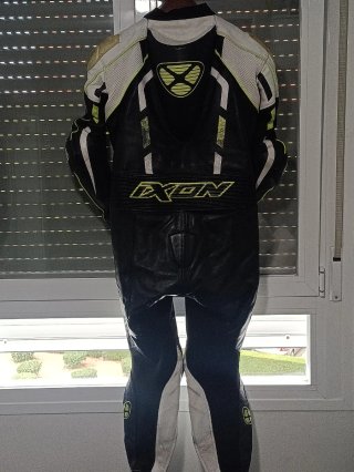 Mono de cuero Ixon Pulsar Talla XL