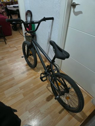 Bicicleta BMX Negra