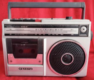 Radiocasete Sanyo M2402-4F Antiguo Funcionando.