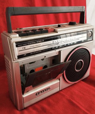 Radiocasete Sanyo M2402-4F Antiguo Funcionando.
