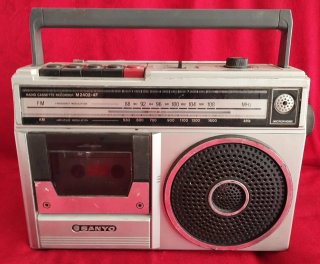 Radiocasete Sanyo M2402-4F Antiguo Funcionando.