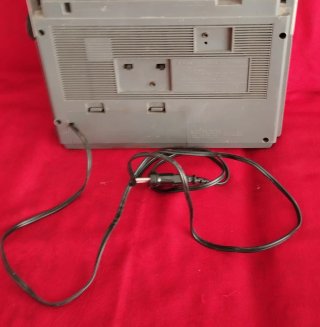 Radiocasete Sanyo M2402-4F Antiguo Funcionando.