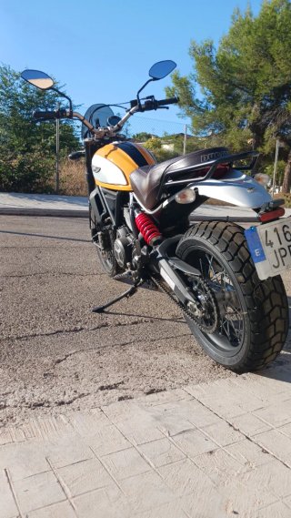 Ducati Scrambler Classic Amarilla/Plata