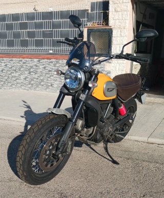 Ducati Scrambler Classic Amarilla/Plata