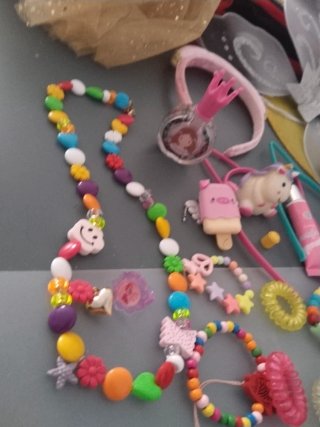 Lote bisutería infantil: pintalabios, unicornio, c