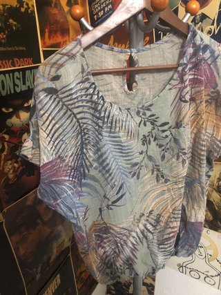 Blusa tropical estampada hojas talla M